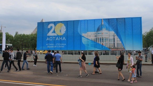 Kazakhs stroll through Astana for the Day of the Capital holiday July 6. [Aydar Ashimov]