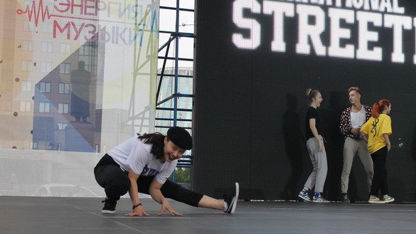 A dancer stretches before performing at the International Street Dance Session in Astana. Every year, dozens of dancers from Central Asia and thousands of spectators participate in the festival. [Aydar Ashimov]