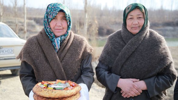 Более 10 млн жителей Ферганской долины и более трех млн человек на территории Кыргызской Республики и Таджикистана получат выгоды от улучшения сообщения в результате этого проекта. [Группа Всемирного банка]