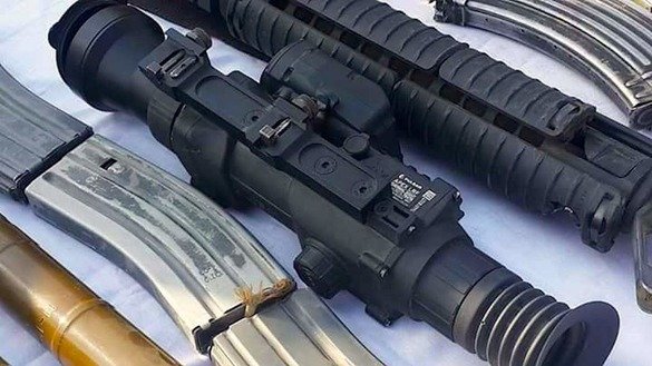 28 сентябрь куни афғон ҳарбийларининг Фараҳ вилоятида ўтказган операцияси давомида Толибон жангариларидан Россияда ишлаб чиқарилган қурол-аслаҳалар мусодара қилинган. Бундай қуроллар вилоятдаги жангарилардан жуда кўп маротаба олиб қўйилган, дейди расмийлар. (Файл)