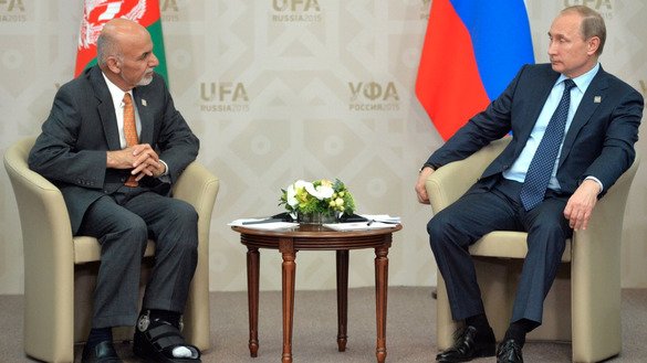 Афғонистон президенти Ашраф Ғани Россия президенти Владимир Путин билан учрашмоқда, 2015 йил, Уфа, Россия. (Кремль)