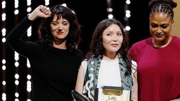 Kazakh actress Samal Yeslyamova receives the Cannes Film Festival award for Best Actress last May. [Courtesy of Samal Yeslyamova]