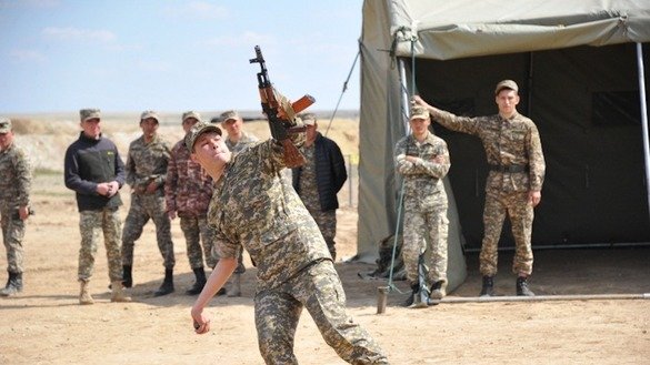 Kazakh soldiers compete in military exercises and a 10km quick march in Nur-Sultan in May. [Kazakh Defence Ministry]