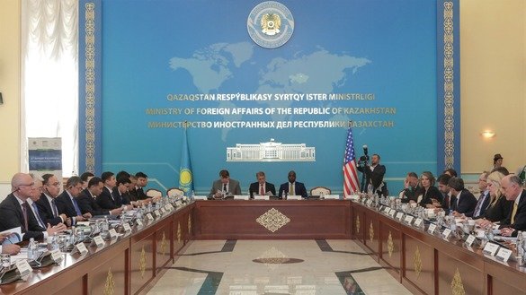 Қозоғистоннинг турли вазирликлари вакиллари 15 май куни Нур-Султондаги форумда иштирок этдилар. (Қозоғистон ташқи ишлар вазирлиги)