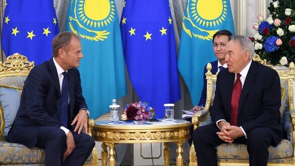 29 май - 2 июнь кунлари Марказий Осиёга сафар қилган Европа Кенгаши раҳбари Дональд Туск 31 май куни Нур-Султон шаҳрида Қозоғистоннинг собиқ президенти Нурсултон Назарбоев билан учрашди. (Назарбоев матбуот хизмати)