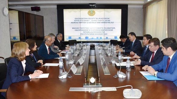 Kazakh Minister of Digital Development, Defence and Aerospace Industry Askar Zhumagaliyev confers with UN Under-Secretary-General for Field Support Atul Khare in Nur-Sultan May 28. [Kazakh Ministry of Digital Development, Defence and Aerospace Industry]