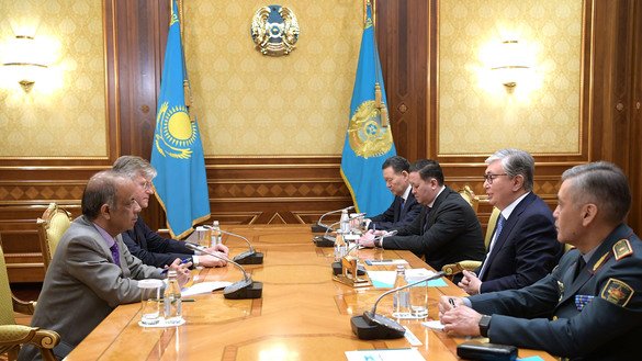 Kazakh President Kassym-Jomart Tokayev and UN Under-Secretary-General for Field Support Atul Khare confer in Nur-Sultan May 28. [Kazakh presidential website]