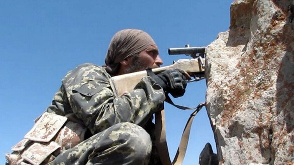 Афғонистондаги «Ислом давлати» жангариси, ўтган йил охирида олинган сурат. Террорчилик гуруҳининг Ироқ ва Суриядаги мағлубият ортидан, террорчилик гуруҳининг Марказий Осиёлик бир қанча жангарилари Афғонистонга кўчиб ўтишган. (Файл)