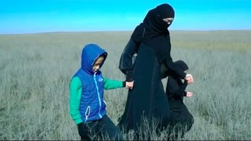 Қозоқ аёлларининг Сурияда бошдан кечирган даҳшатлари ҳақида ҳикоя қилувчи фильм намойиш этилди
