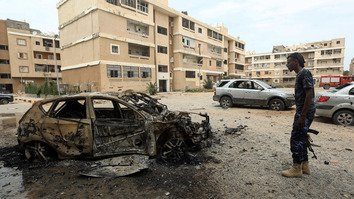 Liviyalik isyonchi general Moskvaning yollanma askarlari bilan kelishmovchilik tufayli oʻz pozitsiyalarini boy bermoqda