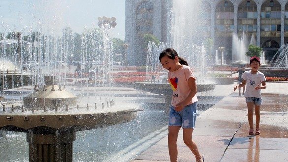 Children play near fountains in Bishkek's central square on June 1. [Maksat Osmonaliyev]