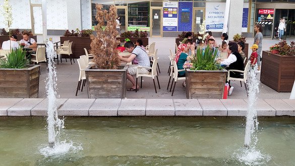 Customers patronise a sidewalk cafe in Bishkek on June 1. [Maksat Osmonaliyev]