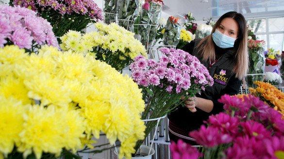 Aida Sultanaliyeva works in a flower shop in Bishkek on August 19. "People need to give flowers to their loved ones and create celebrations for themselves," she said. [Maksat Osmonaliyev]