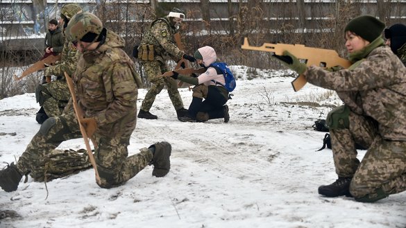 Ukrainian reservists prepare for war as Russia talks fail to make ...