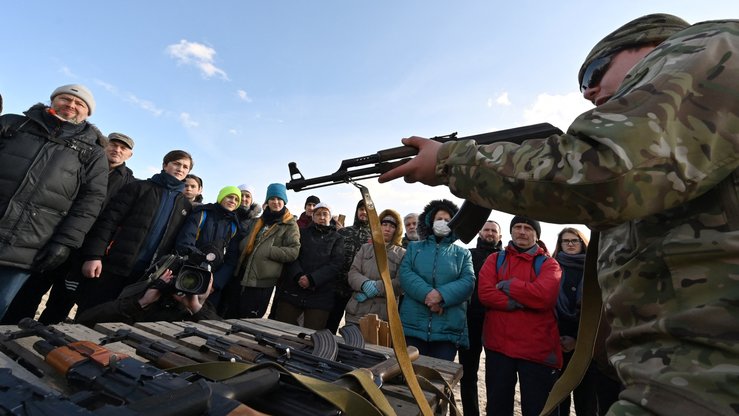 Ukrainian citizens ready to take up arms as Russia launches invasion