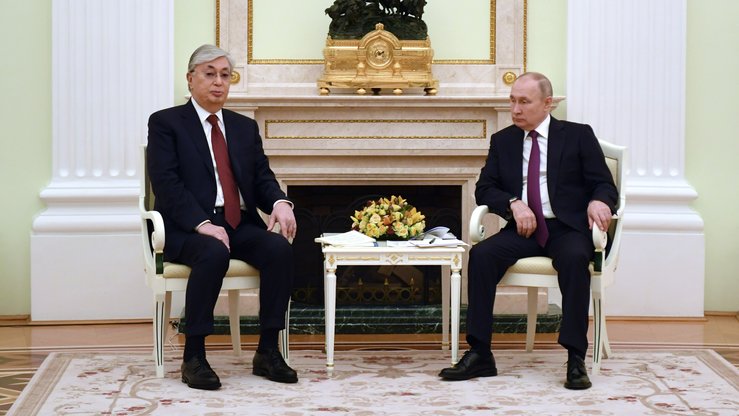 Vladimir Putin's meeting table - Wikipedia