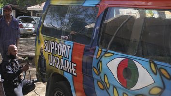 Кенийские и украинские художники граффити объединились, чтобы призвать к прекращению российской войны