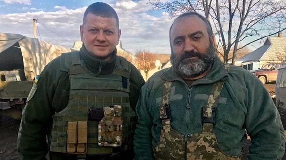 Battalion commander Zurab Chikhelidze (right) is seen here with Ukrainian military chief Gen. Valerii Zaluzhnyi. [Facebook]